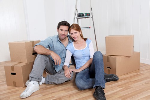 Household removals support in Boundsgreen