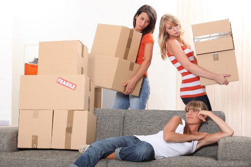 Practical man and van moving service for flats and homes in Boundsgreen